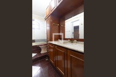 Casa para alugar com 220m², 3 quartos e 3 vagasSuíte