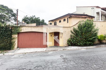 Casa para alugar com 220m², 3 quartos e 3 vagasFachada