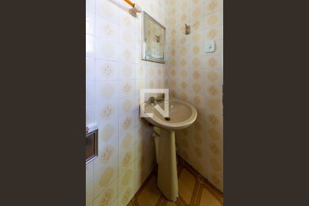 Casa à venda com 140m², 2 quartos e 2 vagas Casa à venda com 140m², 2 quartos e 2 vagasBanheiro de Serviço