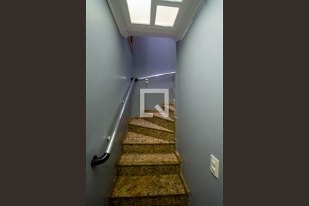 Casa à venda com 300m², 3 quartos e 3 vagas Casa à venda com 300m², 3 quartos e 3 vagasEscada