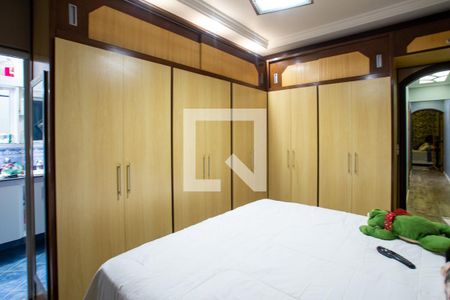 Casa à venda com 300m², 3 quartos e 3 vagas Casa à venda com 300m², 3 quartos e 3 vagasSuíte