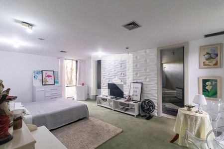 Casa à venda com 700m², 4 quartos e 4 vagas Casa à venda com 700m², 4 quartos e 4 vagasSuíte