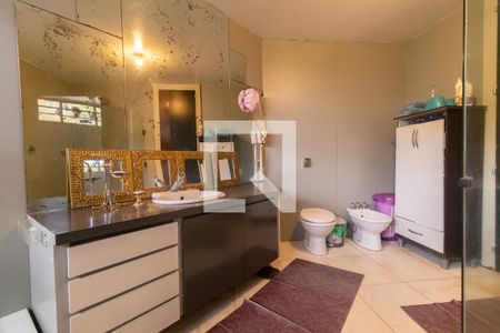 Casa à venda com 700m², 4 quartos e 4 vagas Casa à venda com 700m², 4 quartos e 4 vagasBanheiro da Suíte