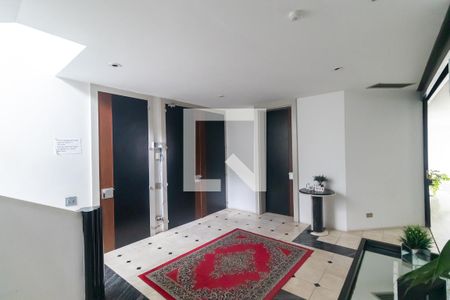 Casa à venda com 700m², 4 quartos e 4 vagas Casa à venda com 700m², 4 quartos e 4 vagasHall social