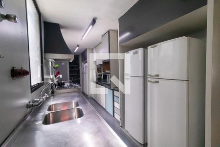 Casa à venda com 700m², 4 quartos e 4 vagas Casa à venda com 700m², 4 quartos e 4 vagasCozinha