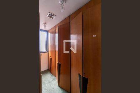 Casa à venda com 700m², 4 quartos e 4 vagas Casa à venda com 700m², 4 quartos e 4 vagasCloset 2