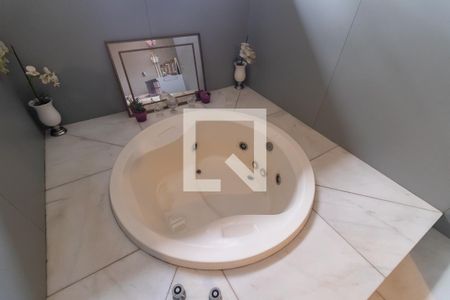 Casa à venda com 700m², 4 quartos e 4 vagas Casa à venda com 700m², 4 quartos e 4 vagasBanheiro da Suíte