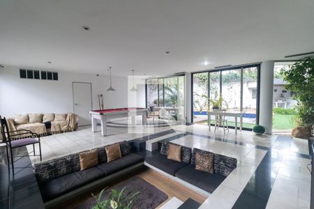 Casa à venda com 700m², 4 quartos e 4 vagasSala