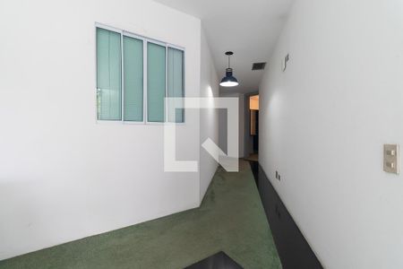 Casa à venda com 700m², 4 quartos e 4 vagas Casa à venda com 700m², 4 quartos e 4 vagasCorredor