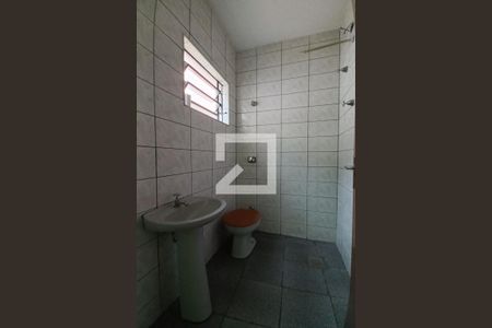 Casa à venda com 150m², 2 quartos e 8 vagasBanheiro de Serviço