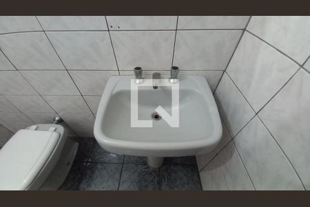 Casa à venda com 150m², 2 quartos e 8 vagasDetalhe banheiro