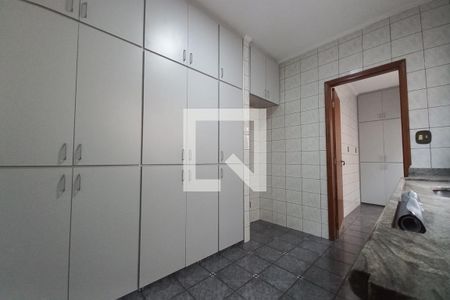 Casa à venda com 150m², 2 quartos e 8 vagasCozinha - Armários