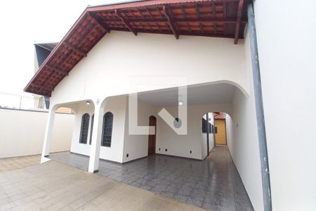 Casa à venda com 150m², 2 quartos e 8 vagasFachada