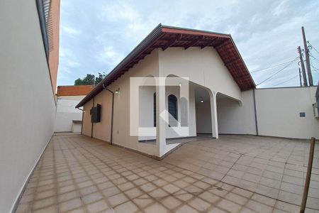 Casa à venda com 150m², 2 quartos e 8 vagasFachada