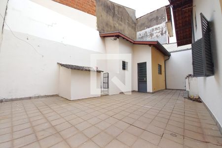 Casa à venda com 150m², 2 quartos e 8 vagasQuintal