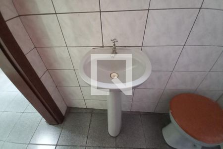 Casa à venda com 150m², 2 quartos e 8 vagasBanheiro de Serviço