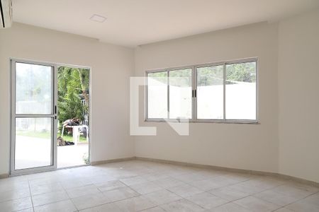 Sala de casa para alugar com 1 quarto, 50m² em Vargem Grande, Rio de Janeiro