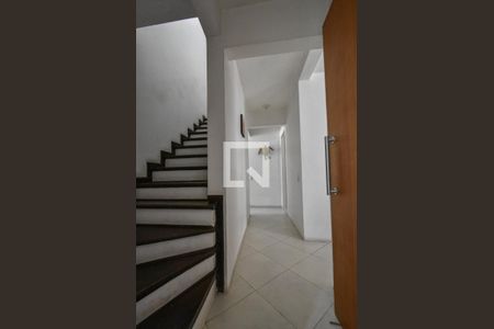 Casa à venda com 155m², 4 quartos e 4 vagasEscada 