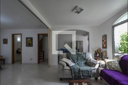 Casa à venda com 155m², 4 quartos e 4 vagasSala 