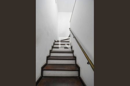 Casa à venda com 155m², 4 quartos e 4 vagasEscada 