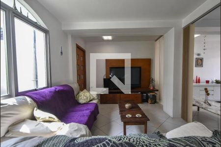 Casa à venda com 155m², 4 quartos e 4 vagasSala de Estar 