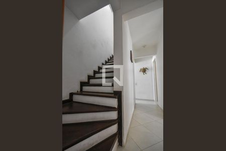 Casa à venda com 155m², 4 quartos e 4 vagasEscada 