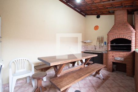 Casa à venda com 200m², 4 quartos e 5 vagasChurrasqueira