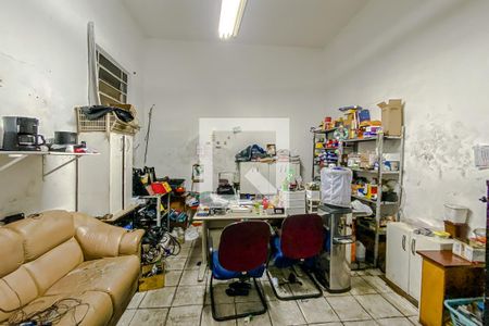 Casa à venda com 235m², 2 quartos e 2 vagasQuarto de Serviço