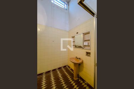 Casa à venda com 235m², 2 quartos e 2 vagasBanheiro