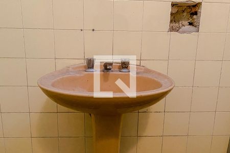 Casa à venda com 235m², 2 quartos e 2 vagasBanheiro