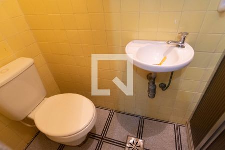 Apartamento à venda com 170m², 4 quartos e 1 vaga Apartamento à venda com 170m², 4 quartos e 1 vagaBanheiro de Serviço