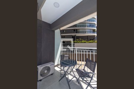 Varanda de kitnet/studio à venda com 1 quarto, 27m² em Vila Nova Conceição, São Paulo