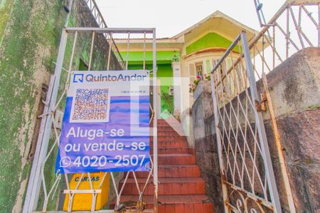 Casa à venda com 200m², 5 quartos e 1 vaga Casa à venda com 200m², 5 quartos e 1 vagaFachada