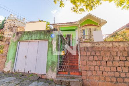 Casa à venda com 200m², 5 quartos e 1 vaga Casa à venda com 200m², 5 quartos e 1 vagaFachada