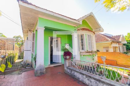 Casa à venda com 200m², 5 quartos e 1 vaga Casa à venda com 200m², 5 quartos e 1 vagaFachada