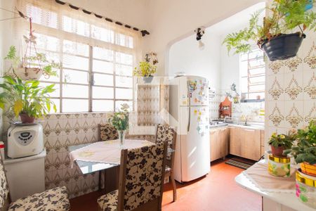 Casa à venda com 200m², 5 quartos e 1 vaga Casa à venda com 200m², 5 quartos e 1 vagaCozinha