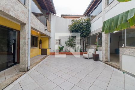 Casa à venda com 350m², 4 quartos e 4 vagas Casa à venda com 350m², 4 quartos e 4 vagasQuintal