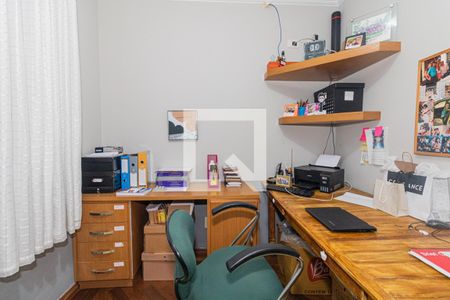 Casa à venda com 350m², 4 quartos e 4 vagas Casa à venda com 350m², 4 quartos e 4 vagasEscritório