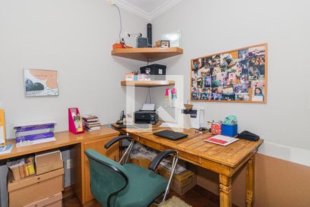 Casa à venda com 350m², 4 quartos e 4 vagas Casa à venda com 350m², 4 quartos e 4 vagasEscritório