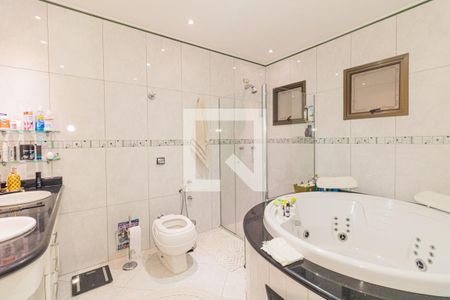 Casa à venda com 350m², 4 quartos e 4 vagas Casa à venda com 350m², 4 quartos e 4 vagasBanheiro da Suíte 2