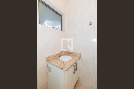 Casa à venda com 350m², 4 quartos e 4 vagas Casa à venda com 350m², 4 quartos e 4 vagasBanheiro da churrasqueira