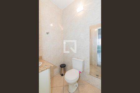 Casa à venda com 350m², 4 quartos e 4 vagas Casa à venda com 350m², 4 quartos e 4 vagasBanheiro da churrasqueira