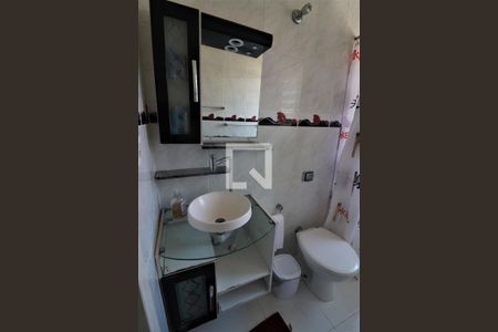 Casa à venda com 180m², 4 quartos e 2 vagasBanheiro