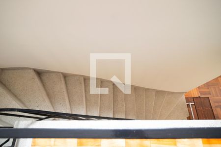 Casa à venda com 140m², 3 quartos e 1 vagaEscada