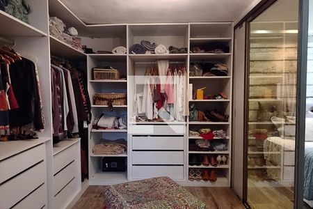 Casa à venda com 1000m², 4 quartos e 3 vagasCloset da suíte 2