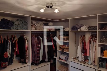 Casa à venda com 1000m², 4 quartos e 3 vagasCloset da suíte 2