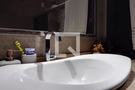 Casa à venda com 1000m², 4 quartos e 3 vagasDetalhe do Banheiro da Suíte 2