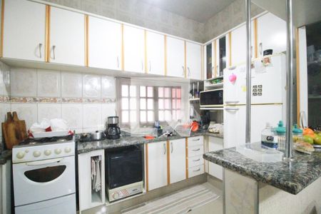 Casa à venda com 180m², 4 quartos e 2 vagascozinha