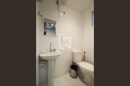 Apartamento à venda com 107m², 3 quartos e 2 vagas Apartamento à venda com 107m², 3 quartos e 2 vagasBanheiro de Serviço