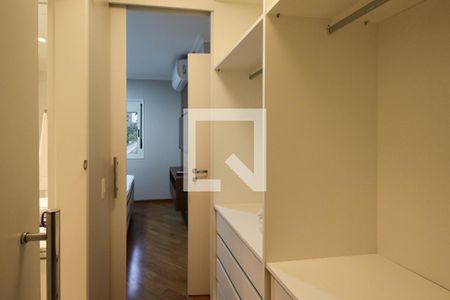 Apartamento à venda com 107m², 3 quartos e 2 vagas Apartamento à venda com 107m², 3 quartos e 2 vagasCloset da Suíte